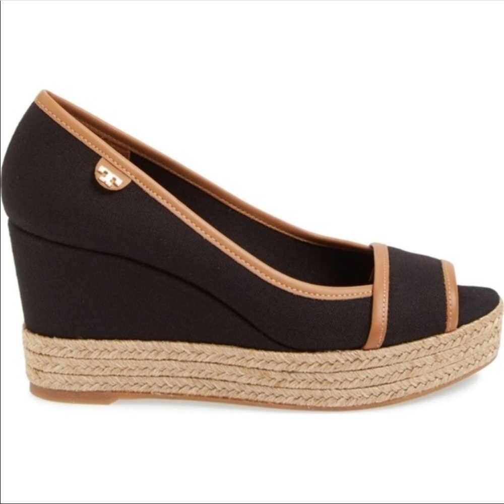 LIKE NEW - TORY BURCH WEDGE HEELS 🖤